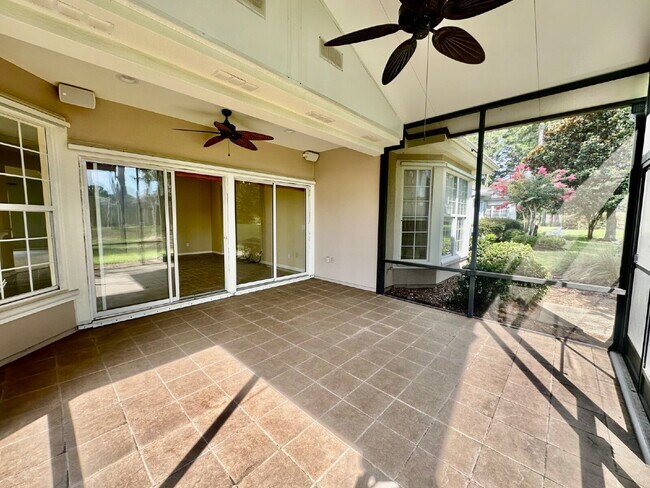 Building Photo - Outstanding Two Bedroom Home in Sun City!