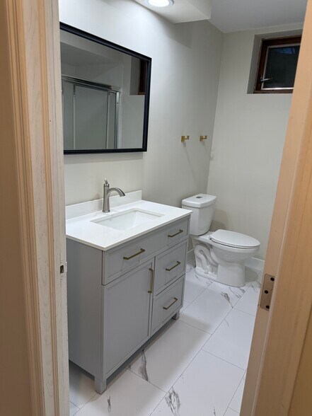 Building Photo - 5500 Vagabond Ln N