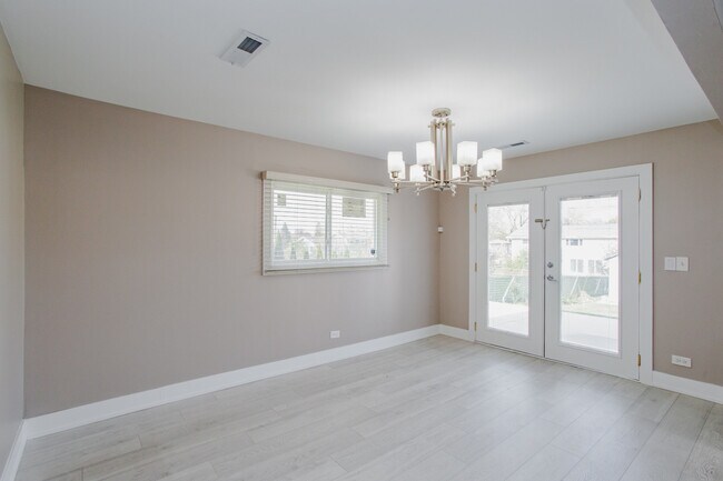 Building Photo - 720 Durham Ln