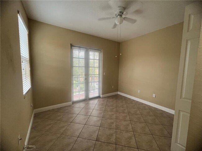 Building Photo - 6920 Julia Gardens Dr