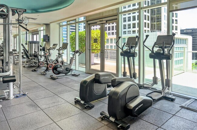 Building Photo - 500 Brickell Ave