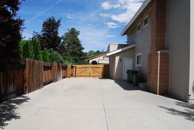 Building Photo - 4 Bedroom Home in Southwest Reno!