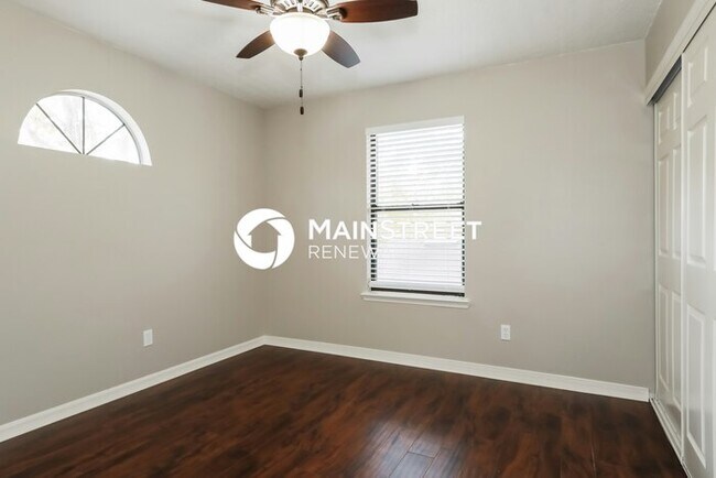 Building Photo - 3 Bedroom Pet-Friendly Home in Jacksonville, FL with Main Street Renewal