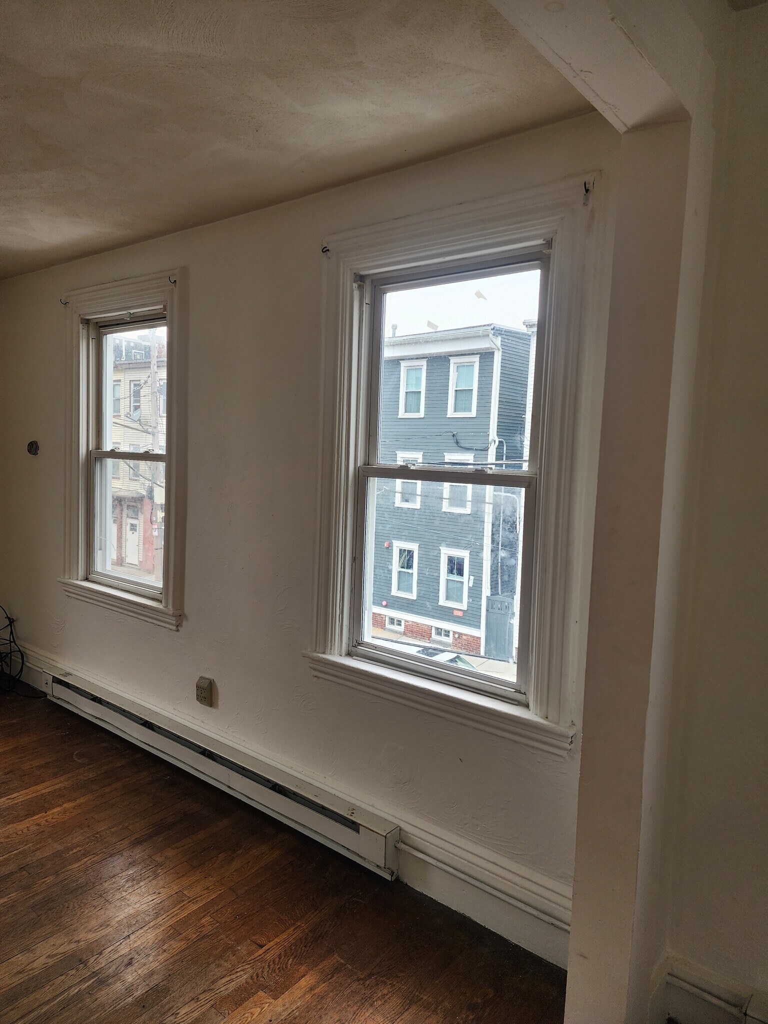 Building Photo - 49 Everett St