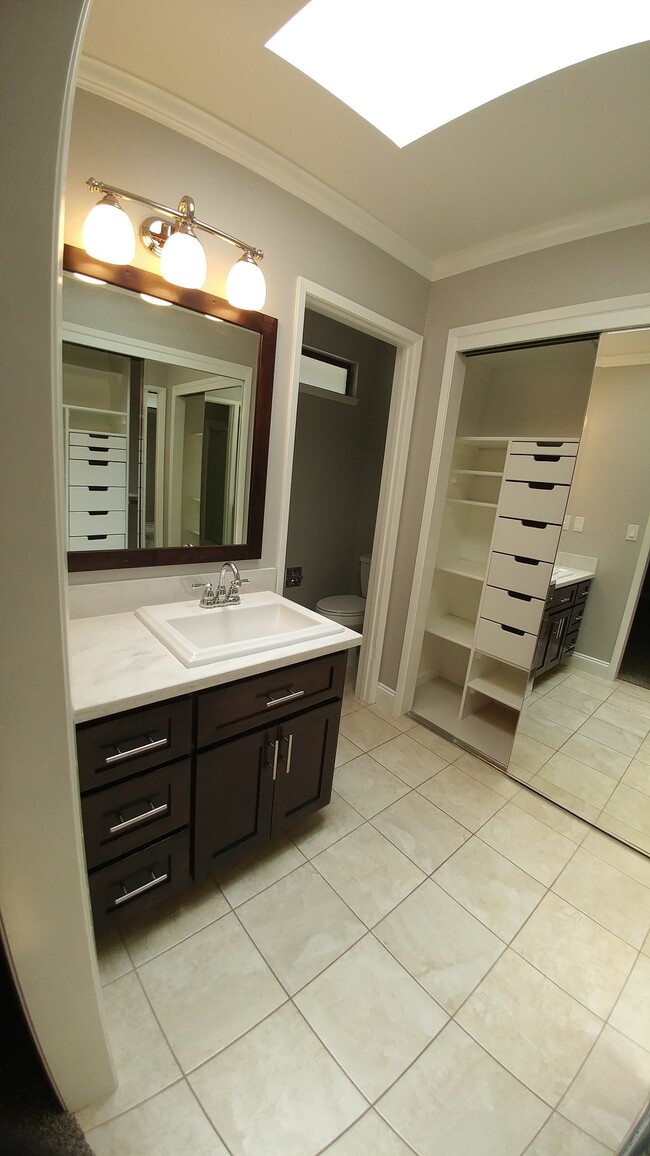 Building Photo - 552 Cimarron Dr