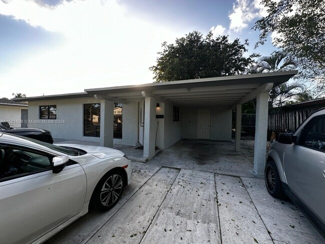 Building Photo - 2021 NW 12th Ave