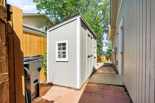 Building Photo - 4303 9th St Rd