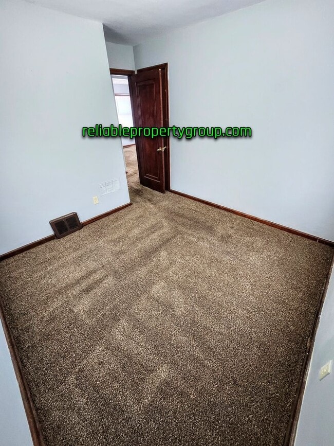 Building Photo - New Listing - Fort Wayne