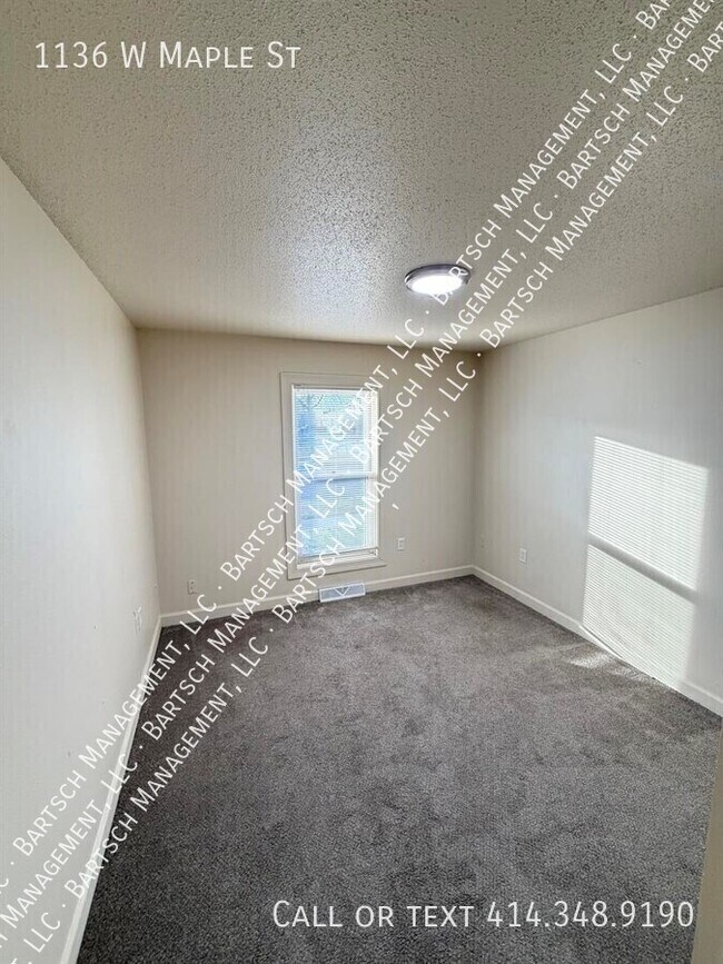 Building Photo - 1136 W Maple St
