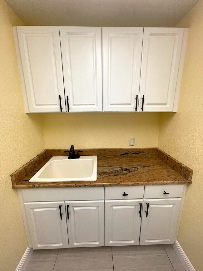 Building Photo - 1840 Sandhill Crane Dr