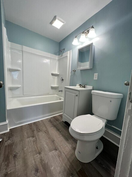 Building Photo - 988 Chicopee St