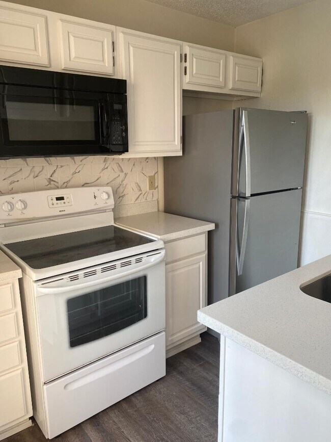 Building Photo - 2409 Leon St