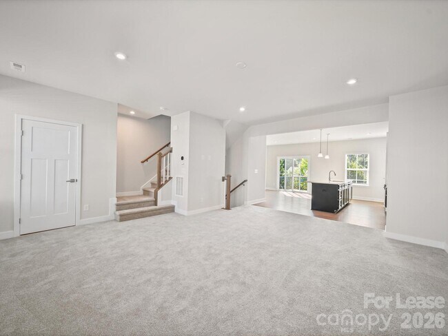Building Photo - 9922 Oaklawn Blvd NW