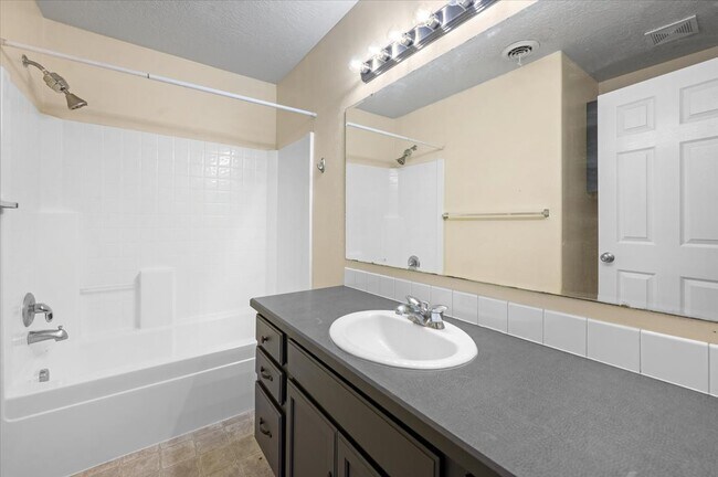 Building Photo - 3685 S Creekwood Way
