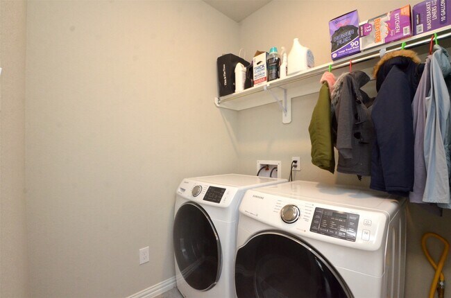 Building Photo - 3711 Lake Falls Dr