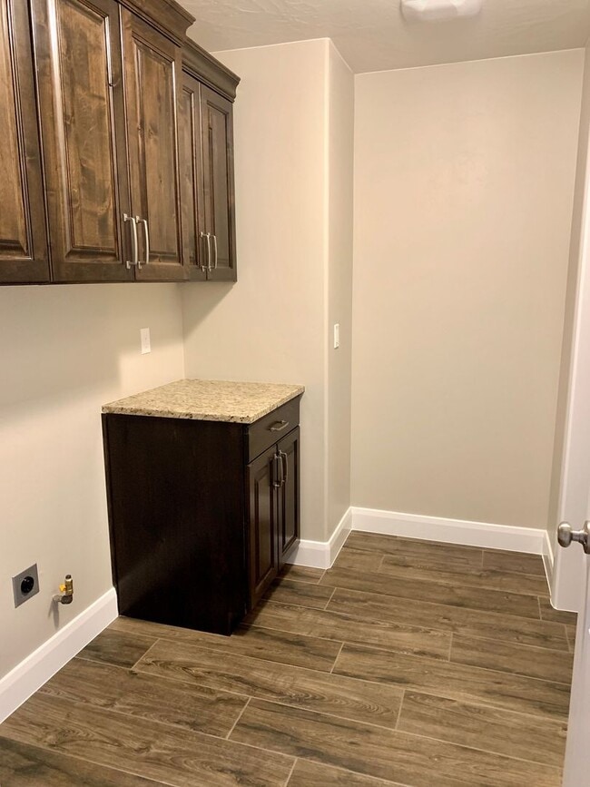Building Photo - Spacious 3-Bedroom Townhome in Black Hawk ...