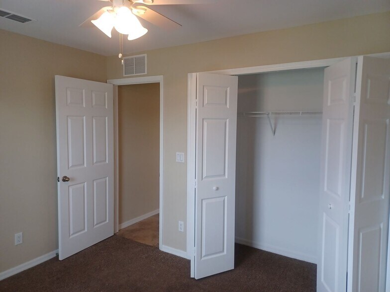 Building Photo - 1519 Nelson Rd N