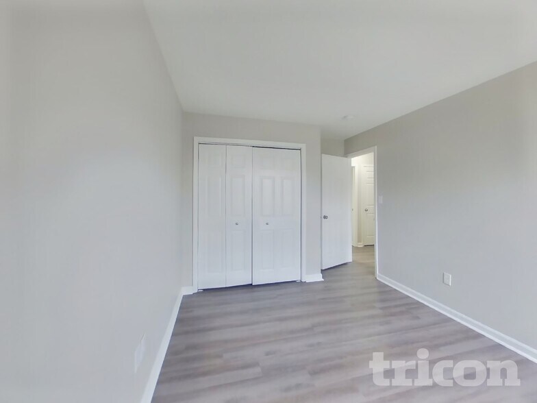 Building Photo - 703 Sweet Creek Dr