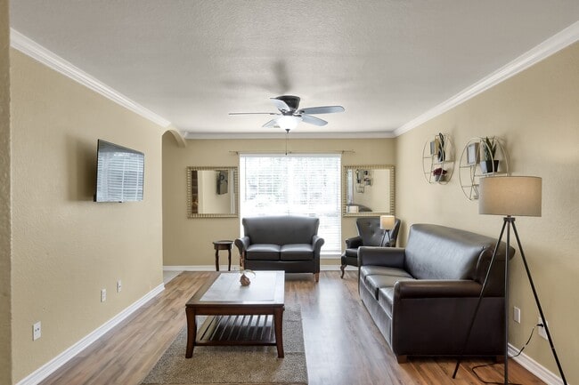 Building Photo - 125 Pine St