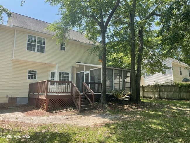 Building Photo - 151 Bayshore Dr