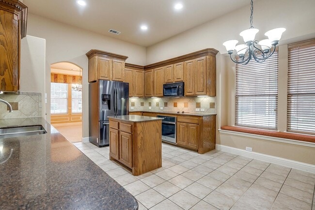 Building Photo - Amazing Well Maintained 3 Bedroom, 2 Bath Home in Euless Gated Community- 76039- Grapevine-Colley...