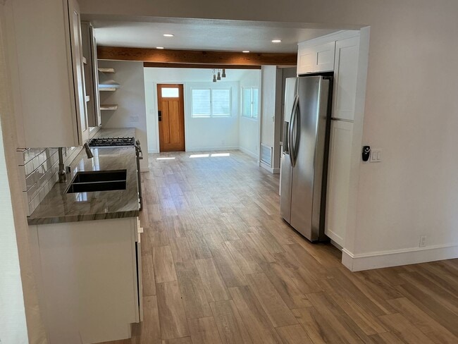 Building Photo - Beautiful 4 Bedroom 2 Bath Home in Old Tow...