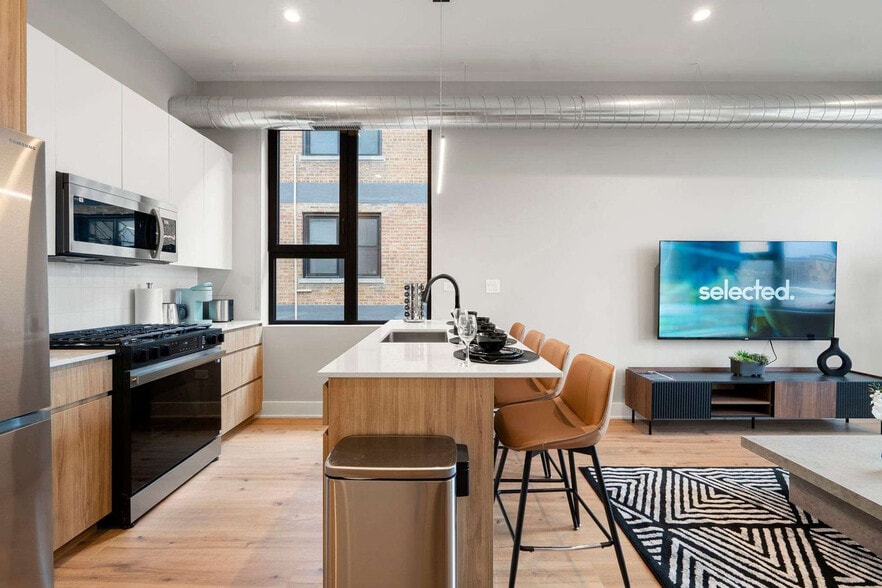 Building Photo - 6044 N Winthrop Ave