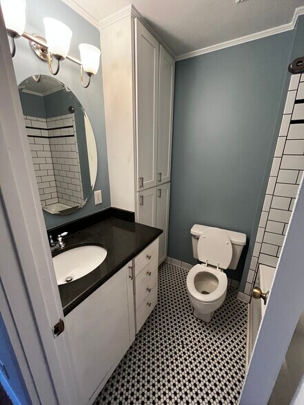 Building Photo - 129 Greengate Court