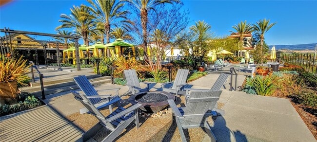 Building Photo - 2 Adelfa St