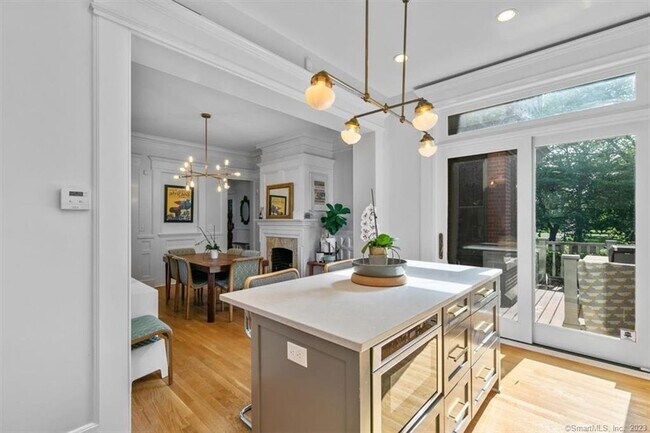 Building Photo - 20 Academy St