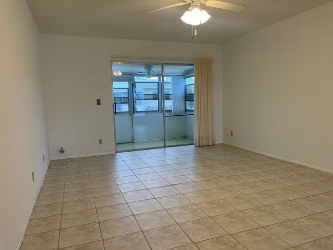 Building Photo - 2731 Emory Dr W