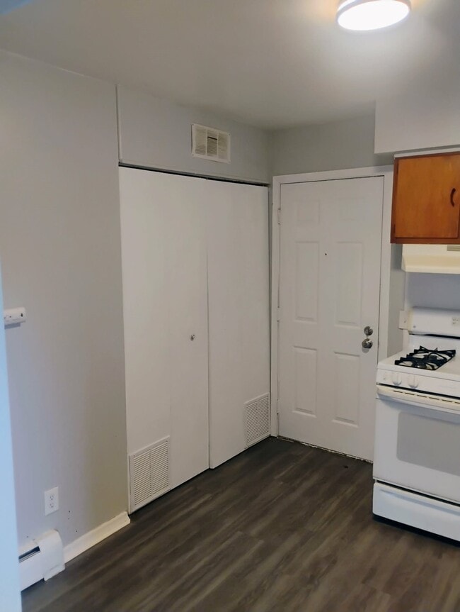 Building Photo - 251 Graham St