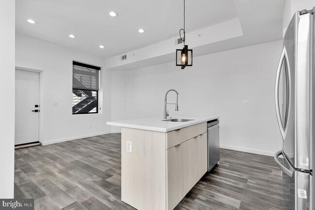Building Photo - 506 H St NE