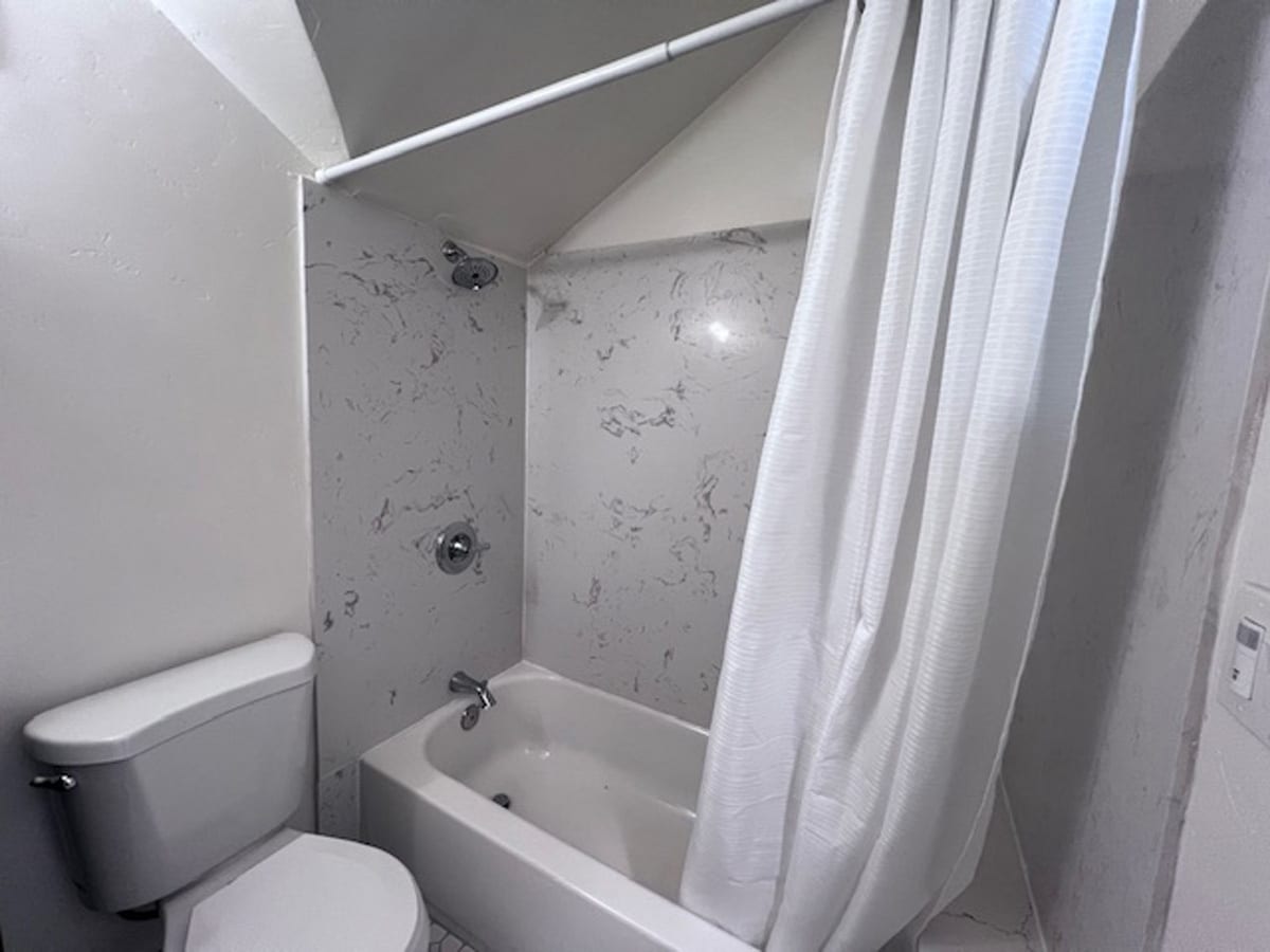 Building Photo - 722 30th St