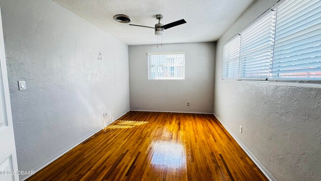 Building Photo - 921 N Wild Olive Ave