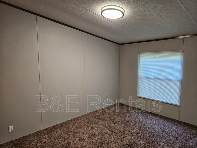 Building Photo - 10016 Stringtown Rd