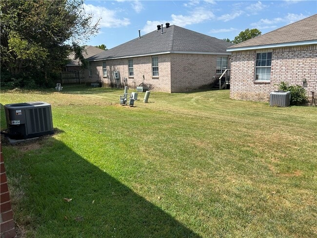 Building Photo - 1433 N Dawn Dr