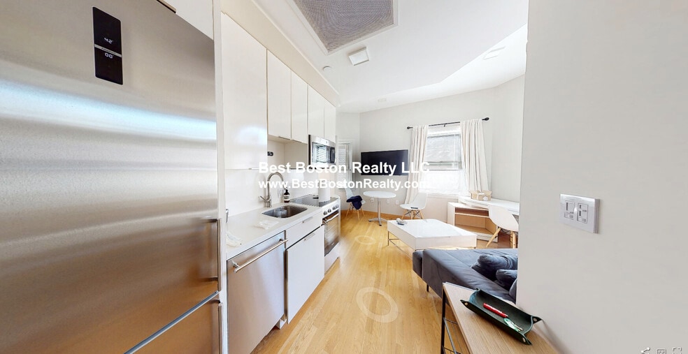 Building Photo - 115 Mt Auburn St