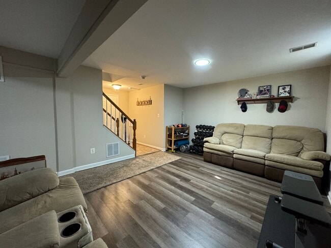 Building Photo - Stunning 4 Bed 3.5 Bath Single Family Home...