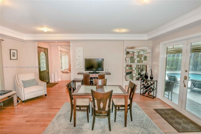 Building Photo - 1700 SW 14th Ave