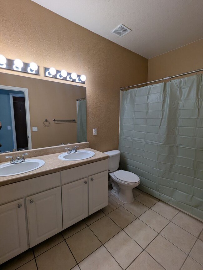 Building Photo - 2 Bedroom / 2.5 Bathroom Townhome – Magnolia Place