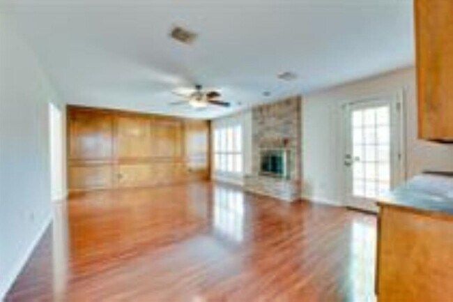 Building Photo - 15114 Mira Vista Dr