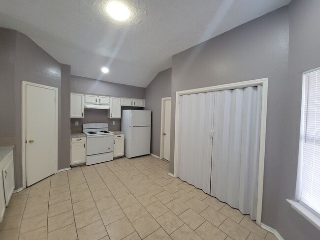 Building Photo - Beautiful spacious home available for rent !