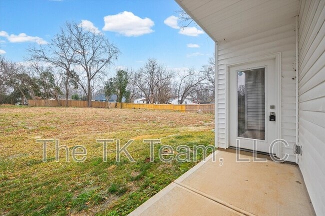 Building Photo - 1914 White St