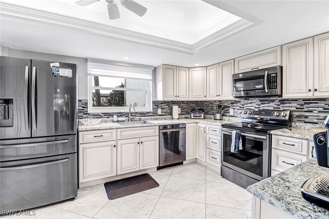 Building Photo - 185 Cypress Way E