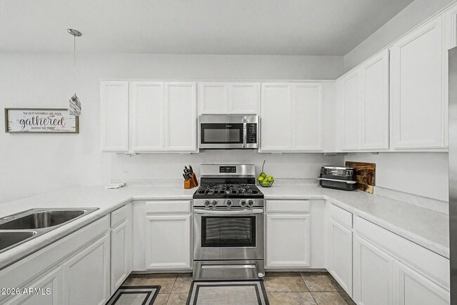Building Photo - 9012 W Solano Dr