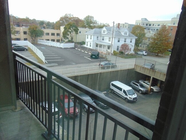 Building Photo - 1025 Hancock St