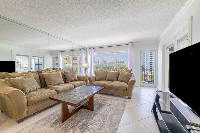 Building Photo - 405 N Ocean Blvd