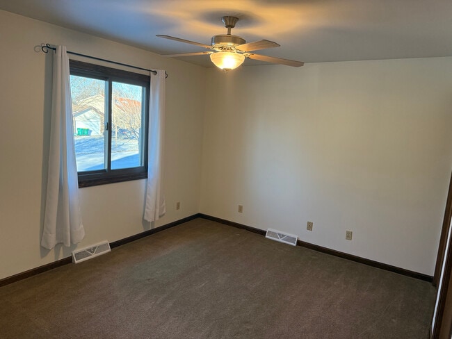 Building Photo - 13831 S Mallard Dr