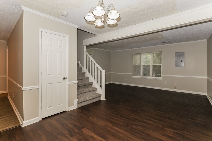 Building Photo - 8194 Canyon Forge Dr